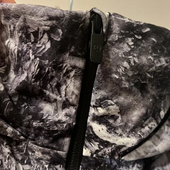 Lululemon jacket - Picture 4 of 8